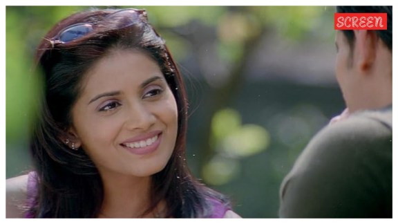 Sonali Kulkarni as Pooja in Dil Chahta Hai.