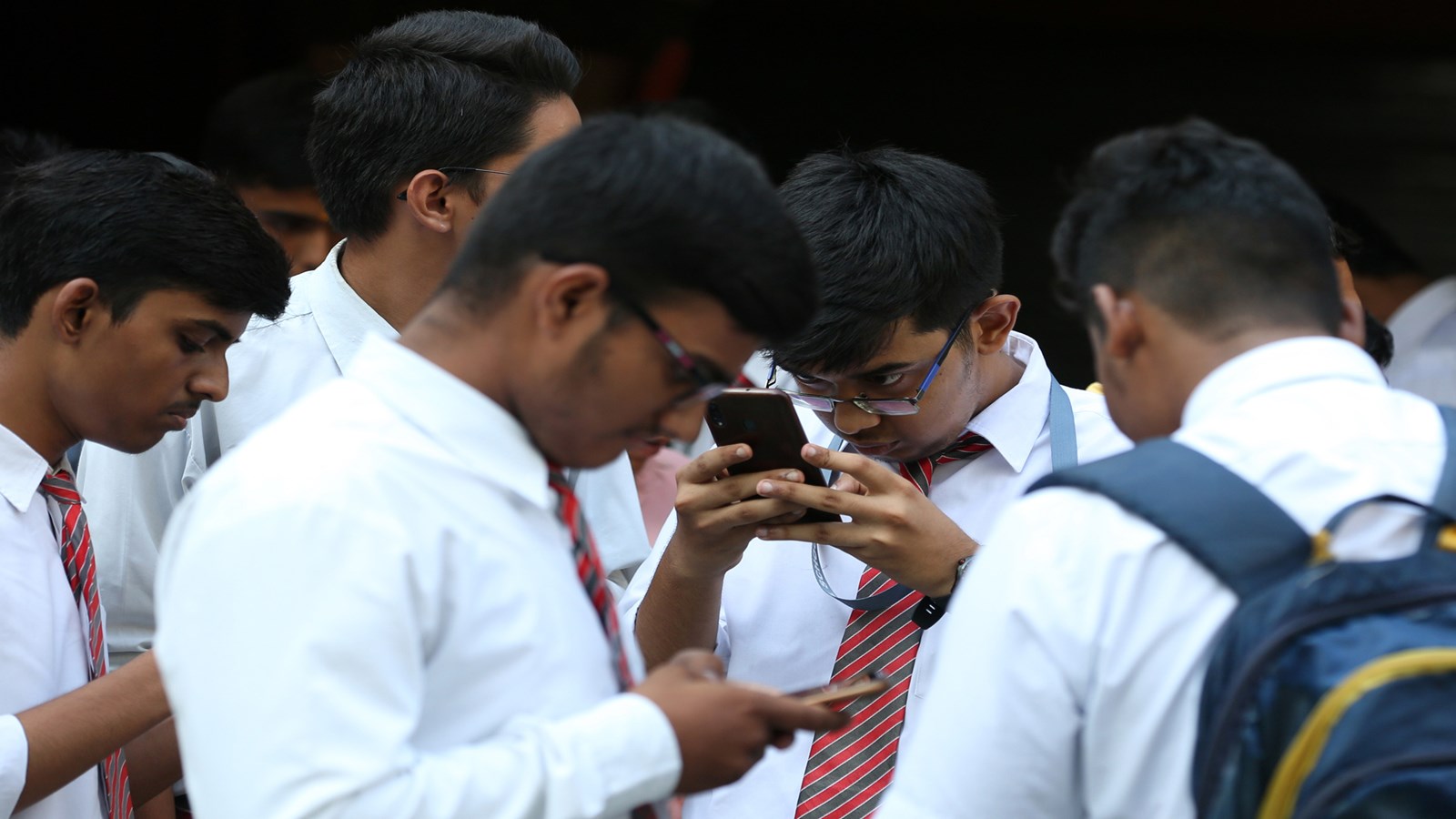 संसदीय पैनल की चेतावनी: NCERT पाठ्यपुस्तकों में देरी और नए परीक्षा पैटर्न से छात्रों पर बढ़ रहा तनाव