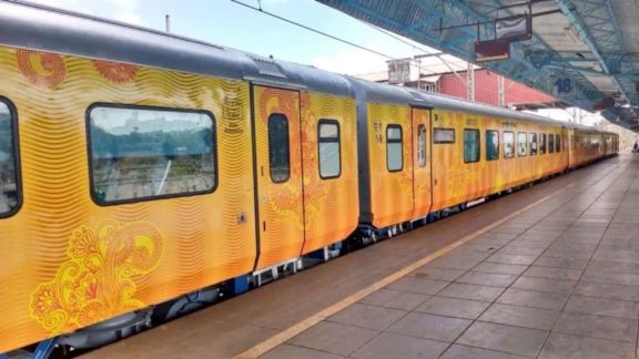 India's first private train gets Sprite makeover: Lucknow-Delhi Tejas Express to become 'Sprite Tejas Express' (Image: Ministry of Railways)