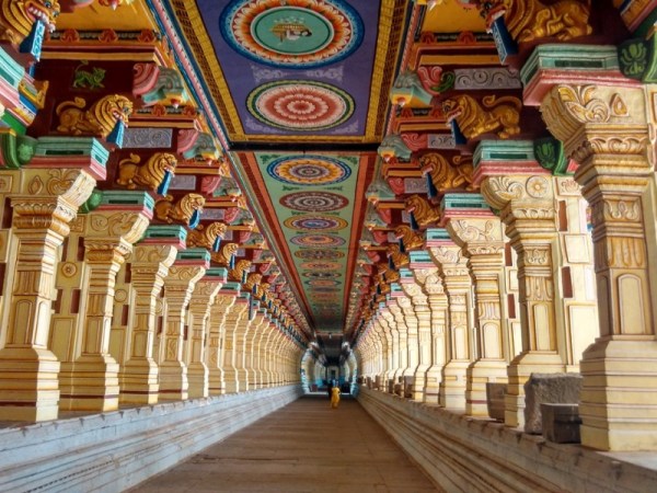 The third corridor of the Ramnathswamy temple, the longest temple corridor in the world (Wikimedia Commons)