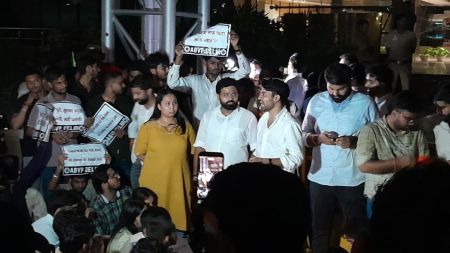 The protesters clashed with security personnel and forcibly entered the MCD’s A Block during the demonstration. (Express Photo by Mishal Musaddique)