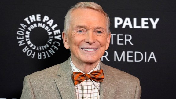 Bob Mackie, Bob Mackie fashion designer, Bob Mackie death, Bob Mackie latest news
