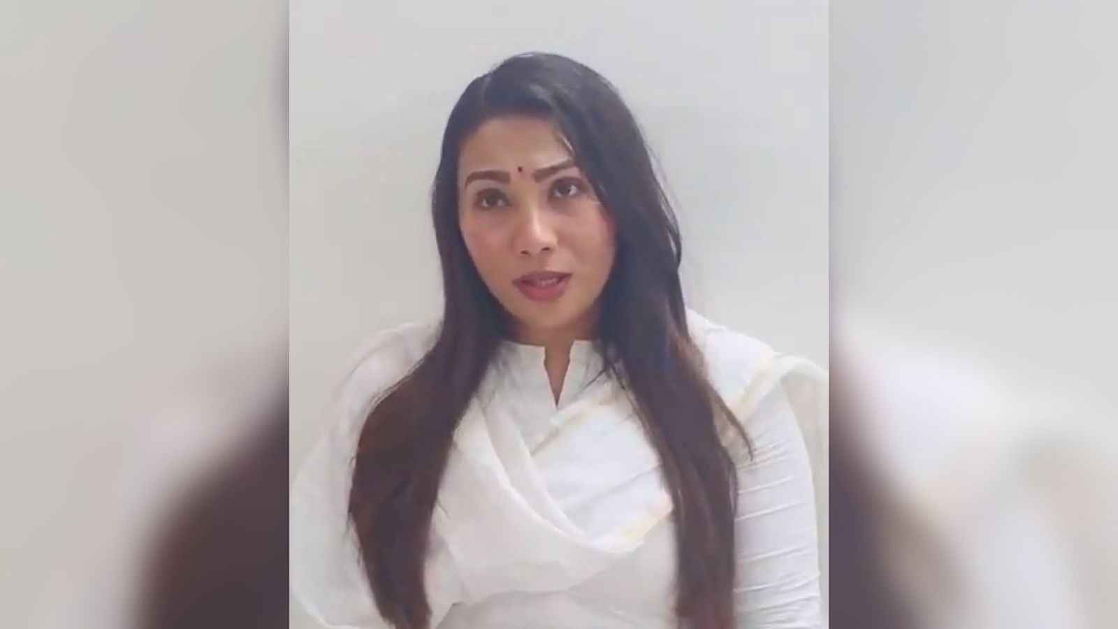 Karnataka MLA's Daughter Apologizes for Slapping Police Officer at Temple