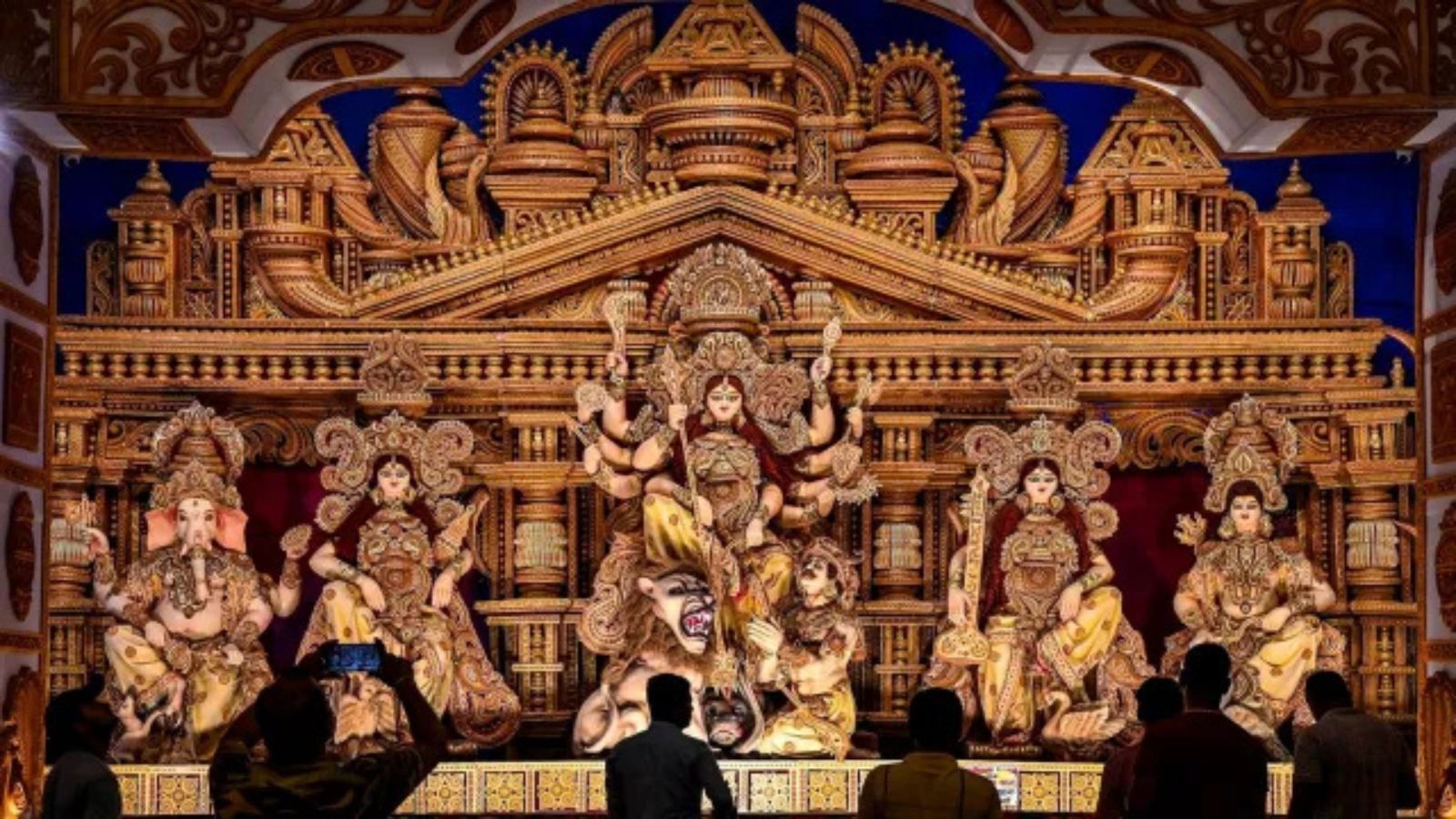 पश्चिम बंगाल में दुर्गा पूजा के नए नियम: महा अष्टमी पर शराब की बिक्री पर प्रतिबंध और डीजे पर रोक