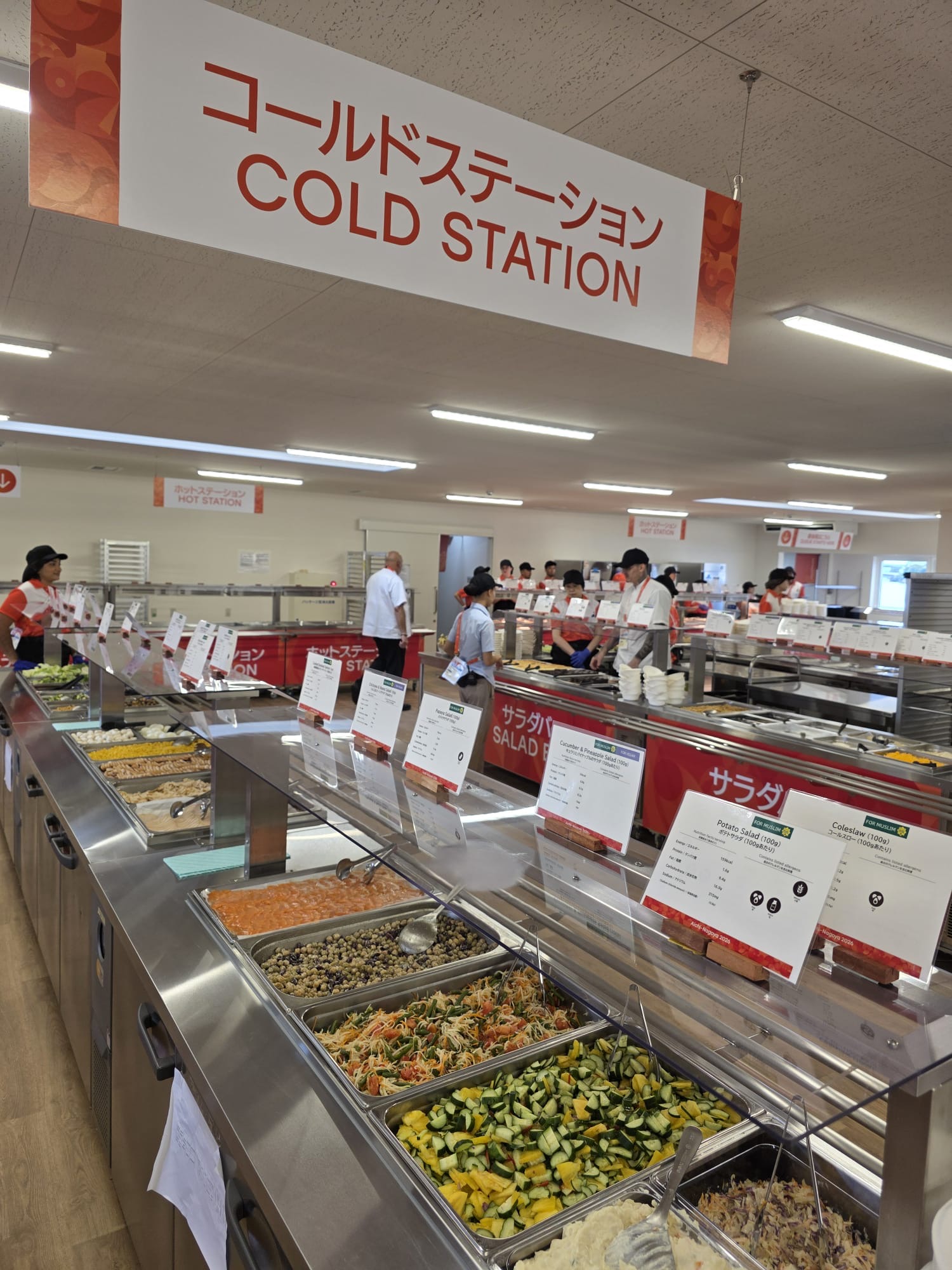 Photos of the cold station of the dining hall at the Asian Games.