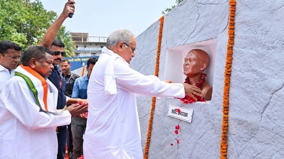 Former CM Bhupesh Baghel and former minister Kawasi Lakhma pay respects to those killed in the Jhiram Ghati attack on its 10th anniversary in 2023. (File/Enhanced using AI)