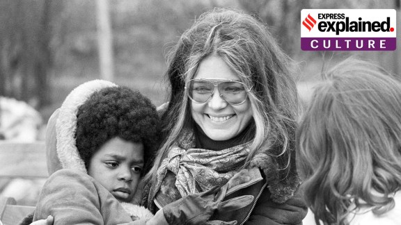 Women's rights leader Gloria Steinem at a rally of welfare demonstrators on the Washington Monument grounds in 1972. (AP Photo/Charles Harrity, File)