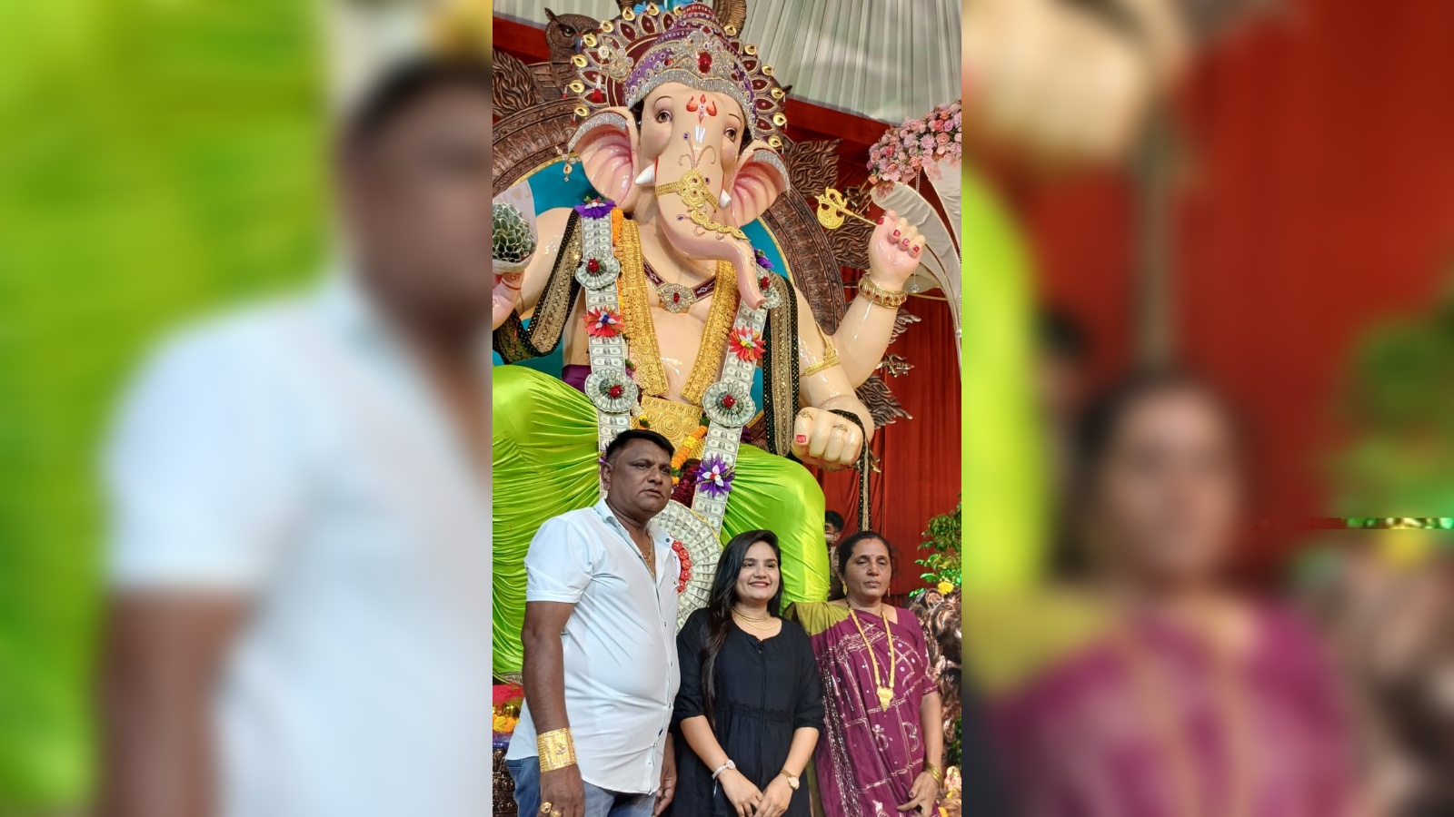 NRI siblings offer ‘US dollar-garland’ to Lord Ganesh in Gujarat village