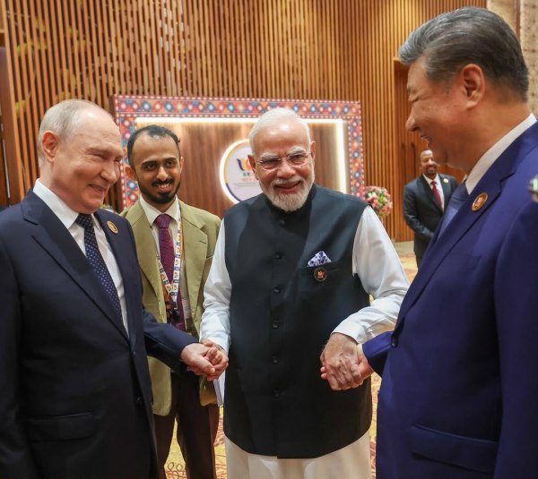 PM Narendra Modi holding hands with Xi Jinping, Vladimir Putin, and Masoud Pezeshkian at BRICS Summit 2026