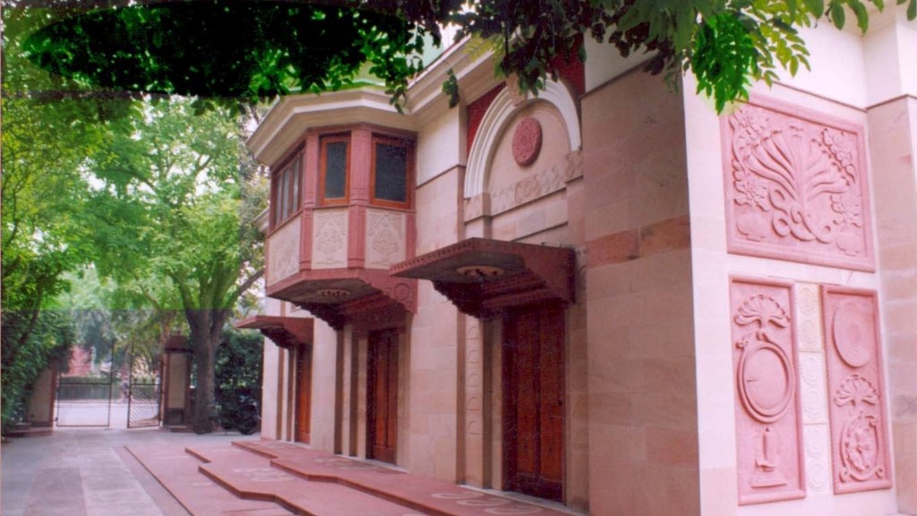 Eviction sword hangs over Akshara Theatre, Akshara, Let’s Laugh Again, Indira Gandhi, Akshara Theatre, Baba Kharak Singh Marg, Akshara Theatre on Baba Kharak Singh Marg, Indian express news, current affairs