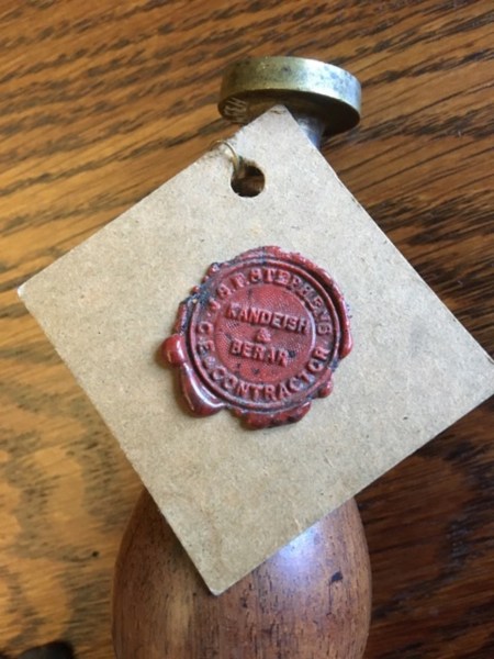 contracting seal used by Stephens