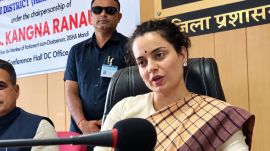 BJP MP and actor Kangana Ranaut criticised district officials for allegedly failing to expedite development works. (ANI screengrab/Enhanced with AI)