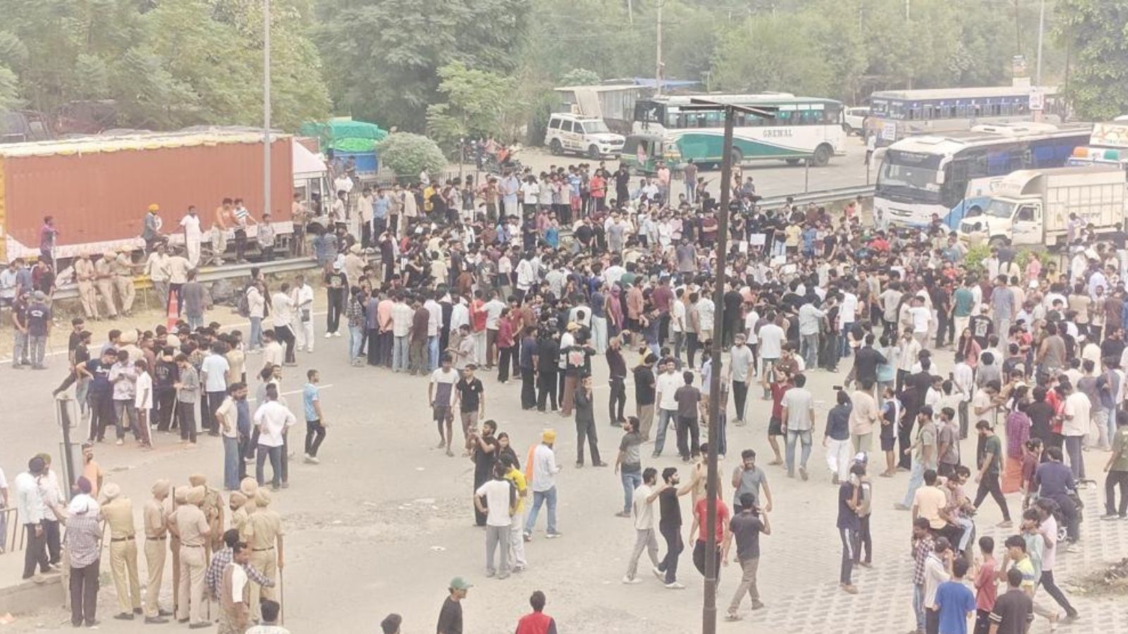 No outsiders at LPU, walkie-talkie carriers were Army men: Punjab Police