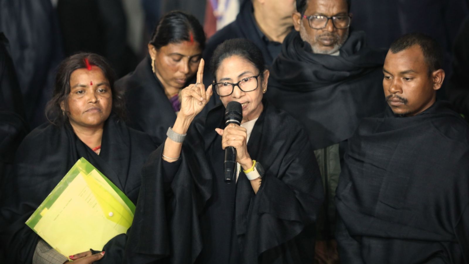 Decide Trinamool symbol dispute in 4 months: Supreme Court tells poll panel