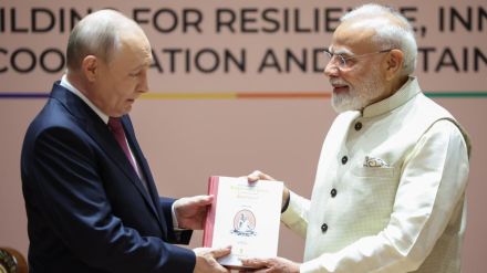 PM Modi gave a Russian Translation of the Thirukkural to President Putin.