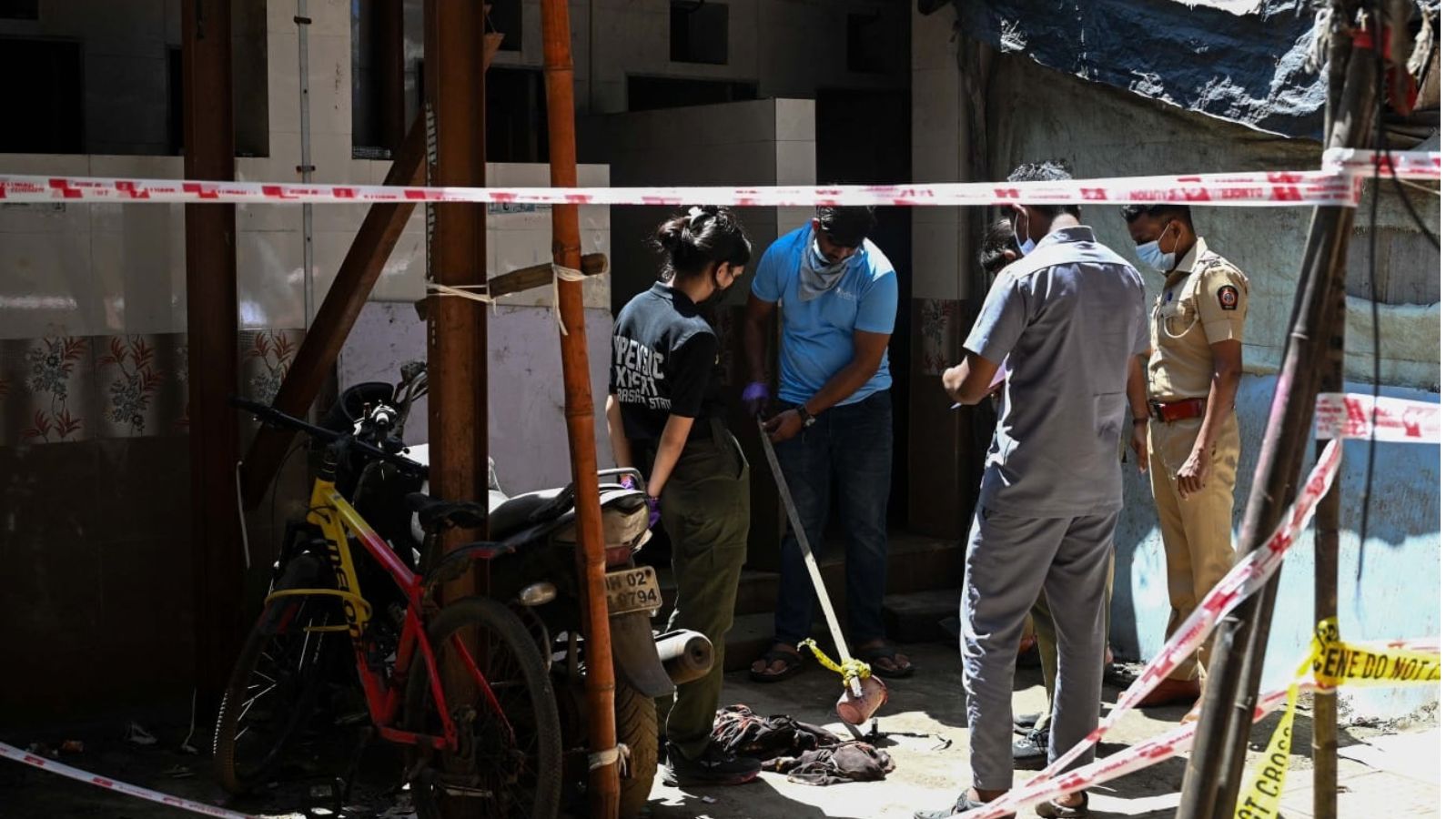 indianexpress.com - Apoorva Agashe - Two men die after suspected gas leak near public toilet in Mumbai