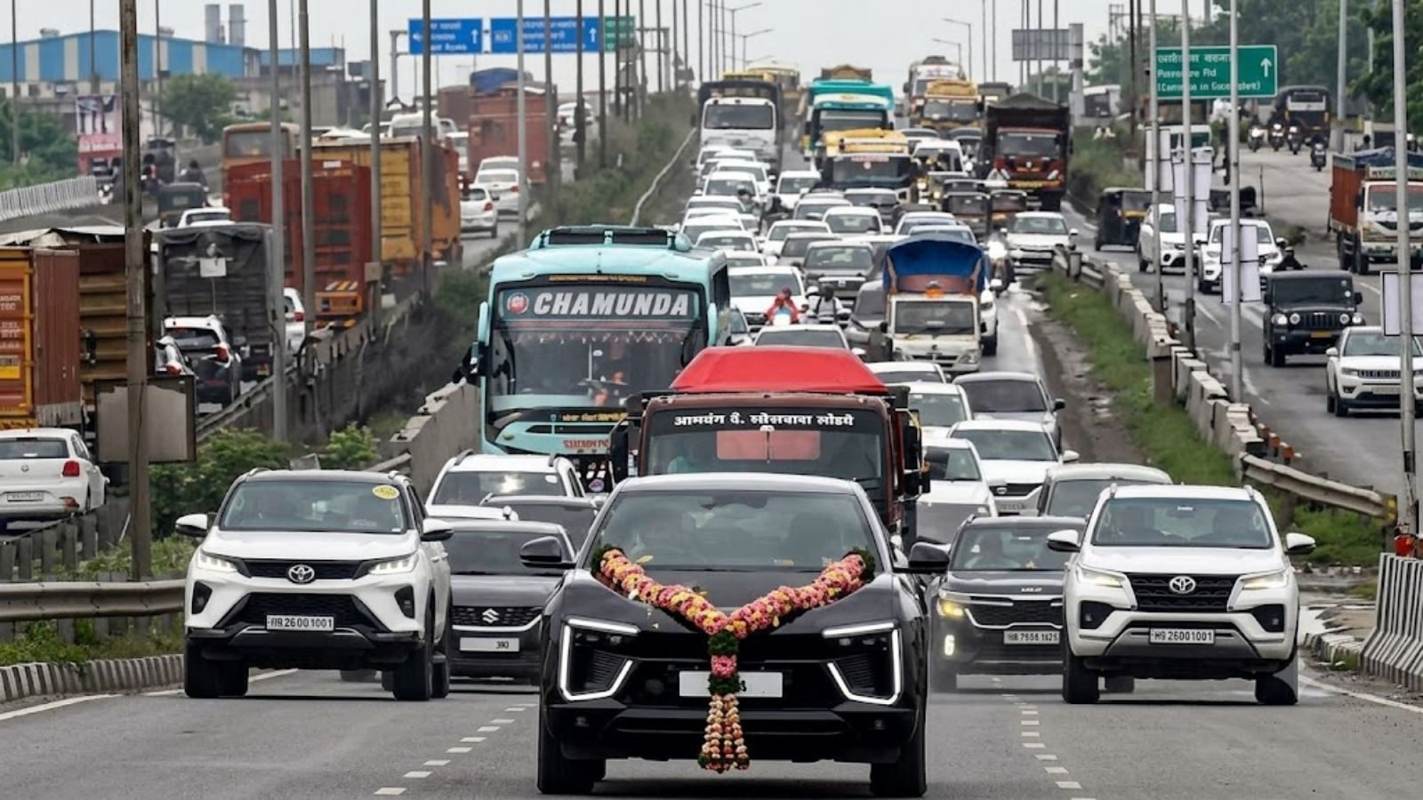 Four booked for halting traffic on Pune-Bengaluru highway to shoot car reel