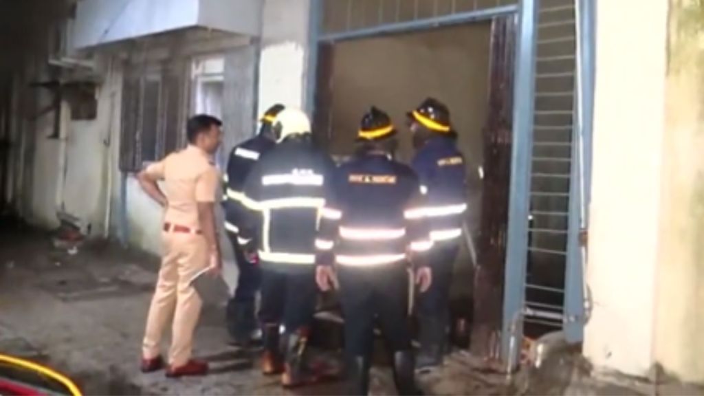 Mumbai, Maharashtra: A fire broke out at Saraswati Bhavan on Lamington Road