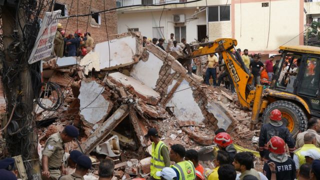 दिल्लीत इमारत दुर्घटनेतील मृतांची संख्या 7 वर; ढिगार्‍याखाली आणखी काही जण अडकल्याची भीती