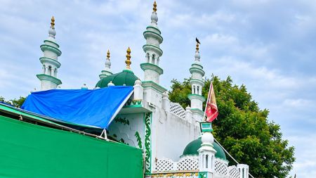 The High Court found the documentary record for the land from 1916-17 onwards describing the site as "Maulana Yaqub Saheb Dargah Dawoodi Bohra Kabrastan Pir Ni Jago".