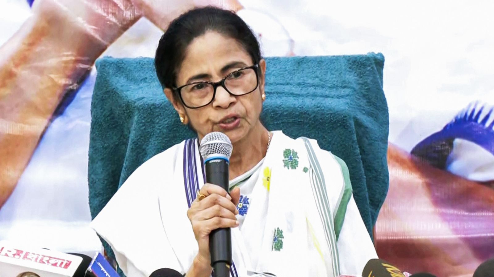 Mamata Banerjee Party Symbol Case Live: Supreme Court to hear plea against ECI’s freeze order