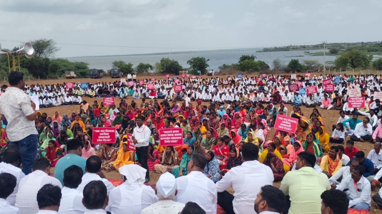 indianexpress.com - Shubham Kurale - Pune Ujani Dam protest: Fishermen demand fishing contract, solar project cancellation