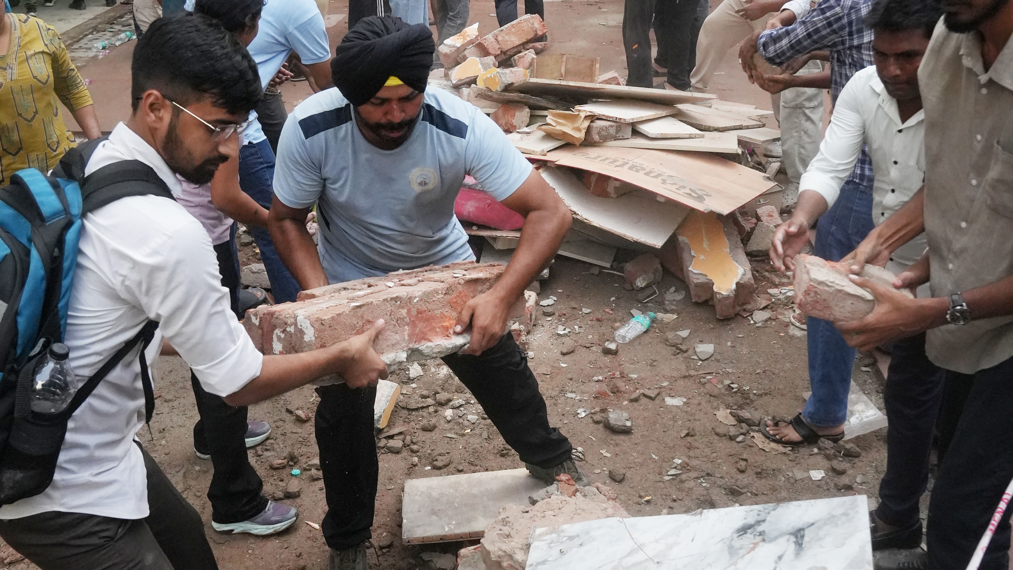 Cloud of dust, human chain: First responders recall Delhi building collapse horro