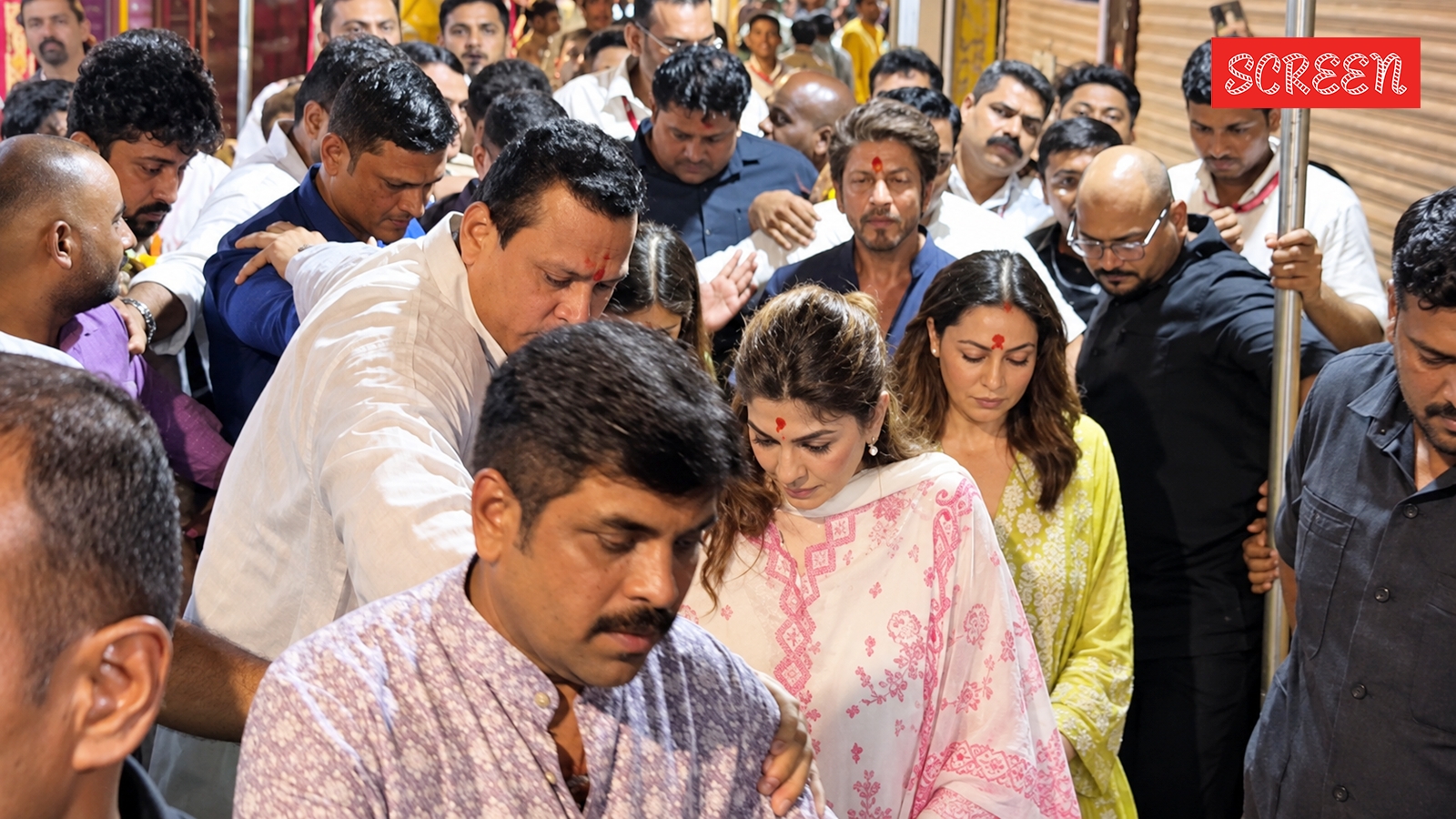 Shah Rukh Khan Visits Lalbaugcha Raja with Family During Ganesh Chaturthi