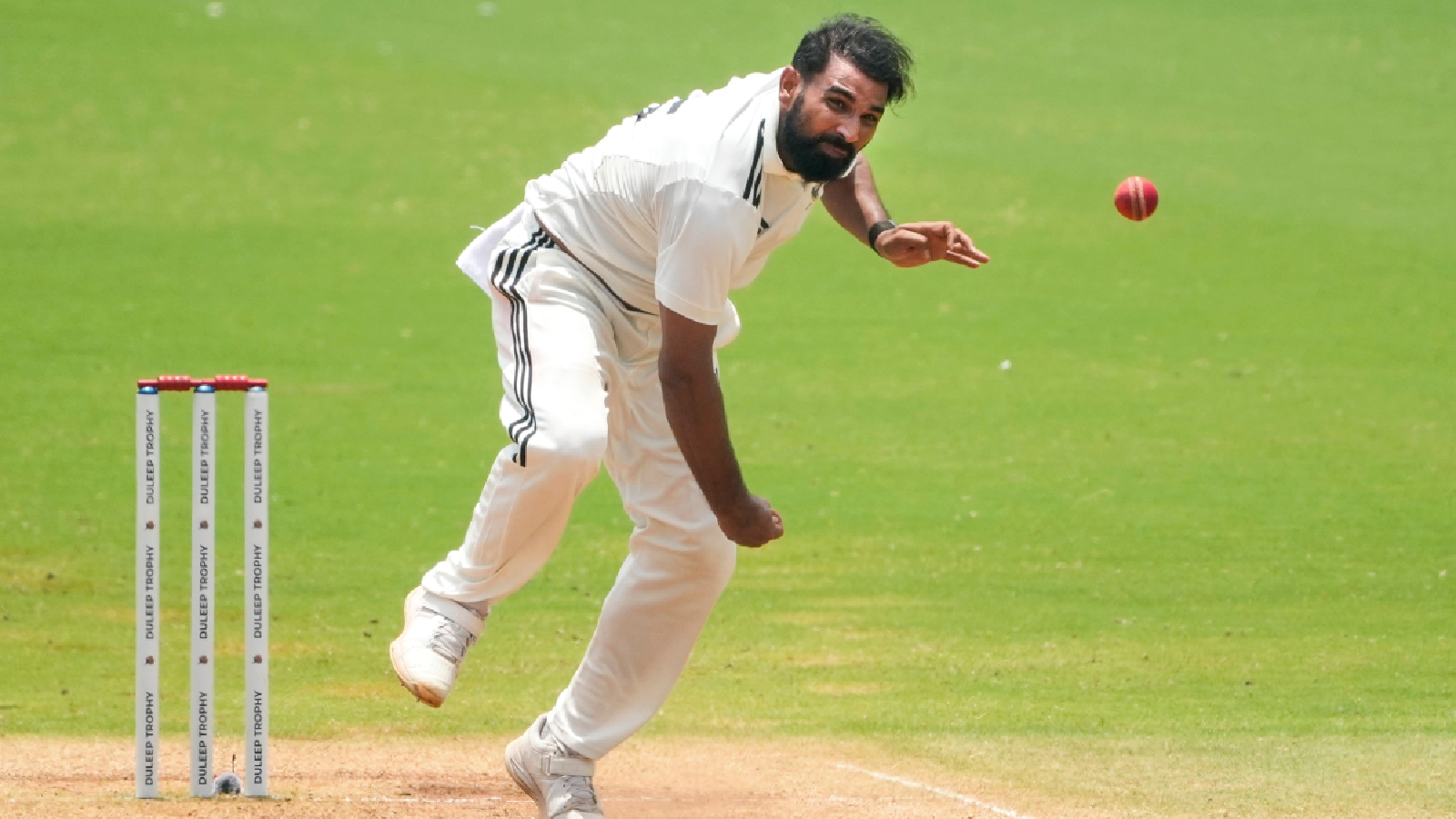 Mohammed Shami’s masterclass leaves Siraj a mountain still to climb