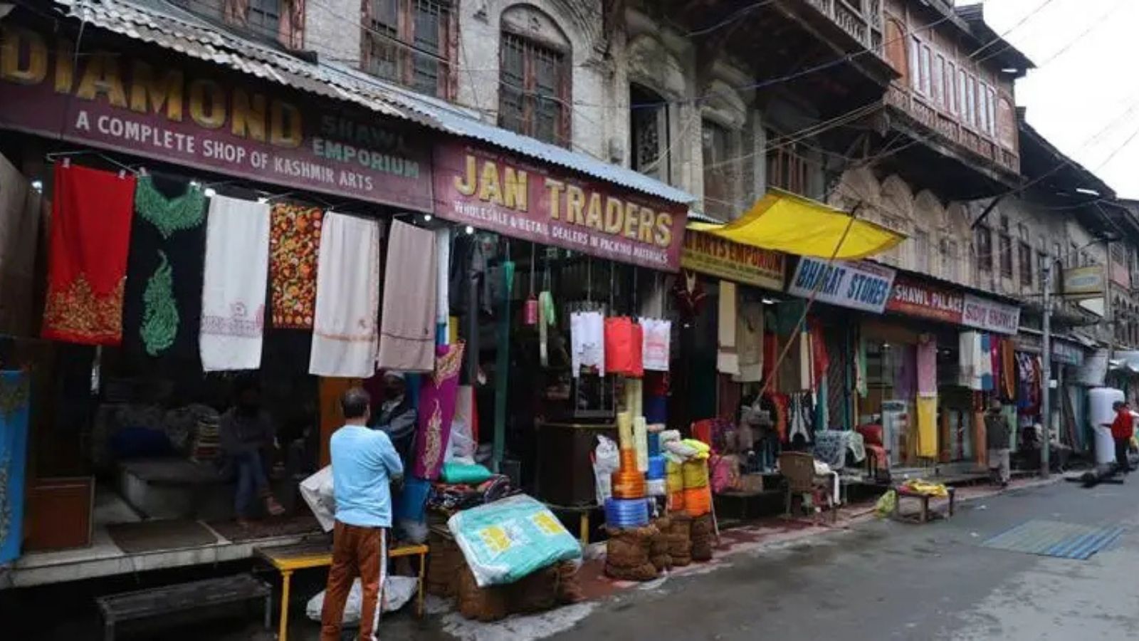 As eviction fears grip Kashmir business community, top traders’ body says ‘this should not happen’