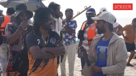 Suhas in Mandaadi Director Mathimaran Pugazhendhi with Suhas on the sets of Mandaadi