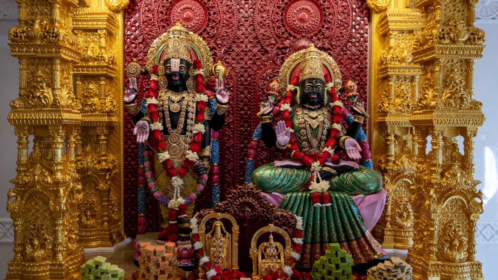 France Welcomes First Traditional Hindu Mandir; BAPS Chief Performs Consecration