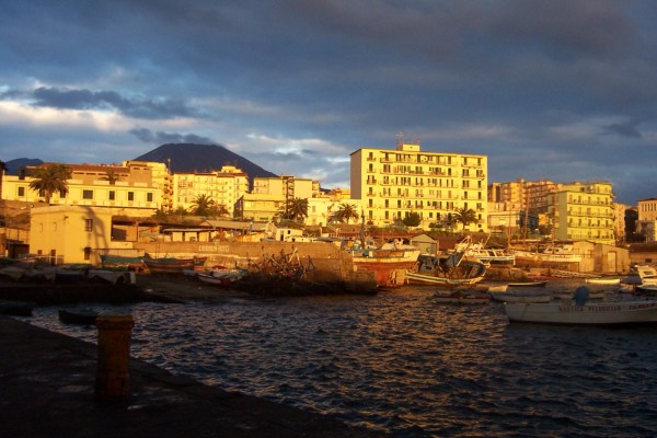  Torre del Greco (Wikimedia Commons)