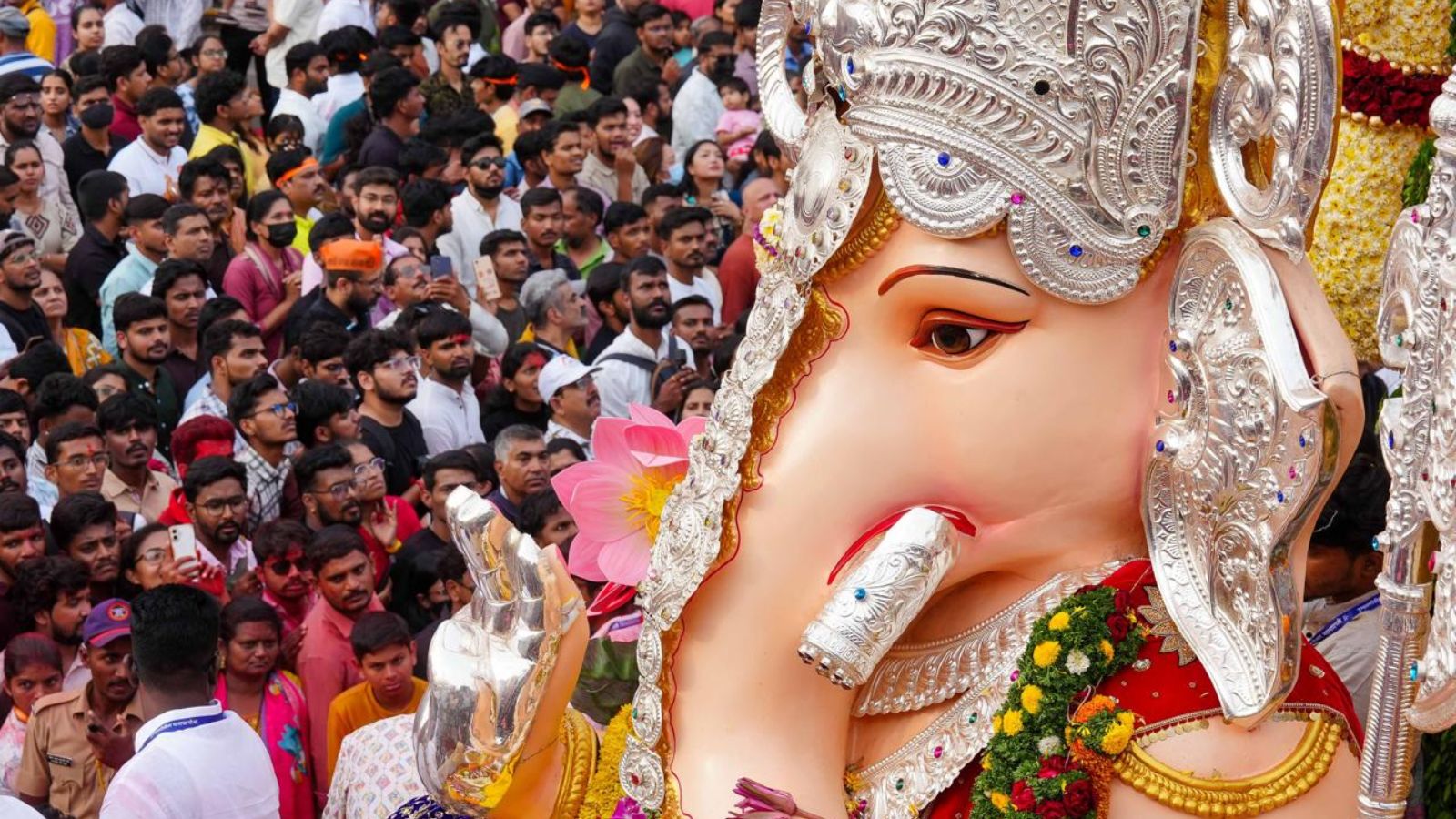Amid larger crowds, Pune Ganesh Visarjan stretches beyond 33 hours