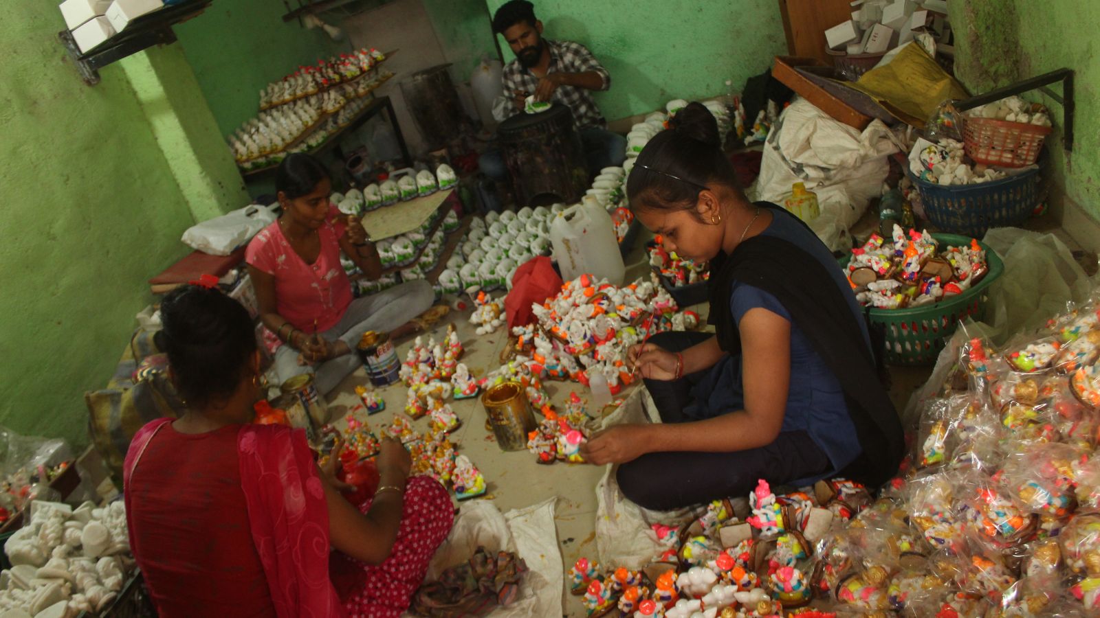 Work from home takes its toll on Mumbai’s women, draws children into labour Work from home takes its toll on Mumbai’s women, draws children into labour