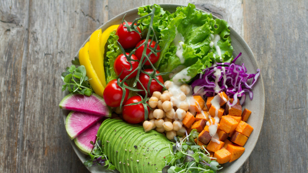 A balanced meal should include adequate protein, fibre, healthy fats and micronutrients, dietitians say