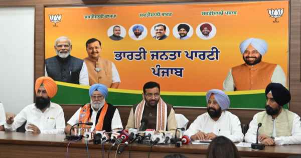 Former Punjab Chief Minister late Parkash Singh Badal’s cousin, Major (Retd) Bhupinder Singh Badal, who served as his political adviser for 25 years, on Monday joined the BJP in the presence of Haryana Chief Minister Nayab Singh Saini. Photo released by Haryana DPR