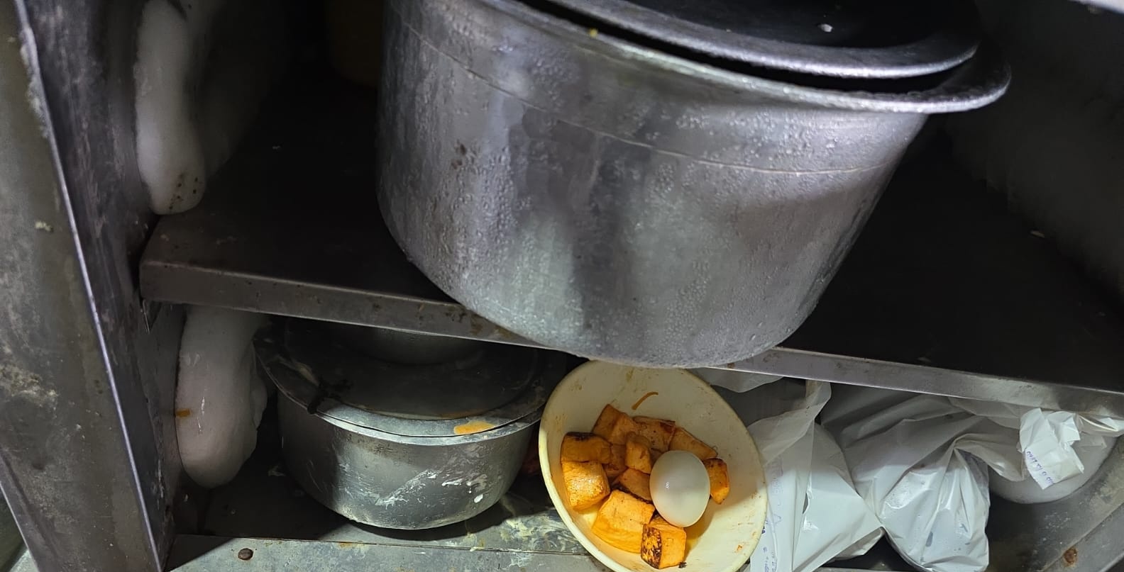 Cafe Mondegar, Maharashtra FDA, FDA Commissioner Tukaram Mundhe, food safety violations Mumbai, Colaba Cafe Mondegar suspended, Maharashtra Biryani Center Kandivali, Tribhuvan Dairy Farm Ghatkopar, Hotel Malhar Wada Kolhapur, festive season food safety drive, Schedule 4 food safety rules