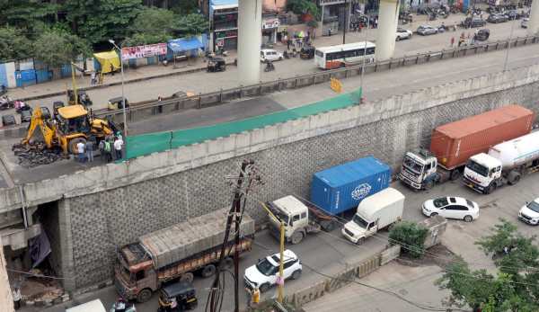 Kasarwadavali flyover