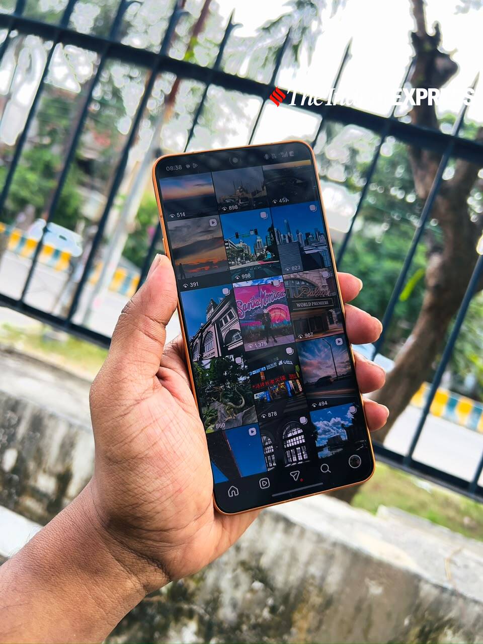 The flagship device's display remains vibrant outdoors, with strong contrast and punchy colours.