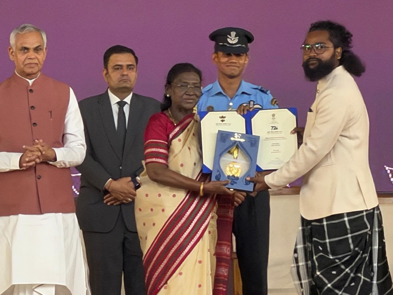 Droupadi Murmu at 72nd National Film Awards, 72nd National Film Awards, Droupadi Murmu, President Droupadi Murmu, 72nd National Film Awards, National Film Awards 2024 winners, Kevadia Gujarat, Dadasaheb Phalke Award Anant Nag, Article 370 Best Feature Film, Yami Gautam Best Actress, Kartik Aaryan Best Actor, Mammootty Bramayugam, Amaran Rajkumar Periasamy, Randeep Hooda Swatantrya Veer Savarkar, Kalki 2898 AD, Captain Miller, Pushpa 2 Sukumar, President Droupadi Murmu, Indian cinema awards list