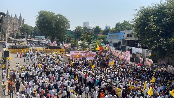 Mumbai CSMT protest