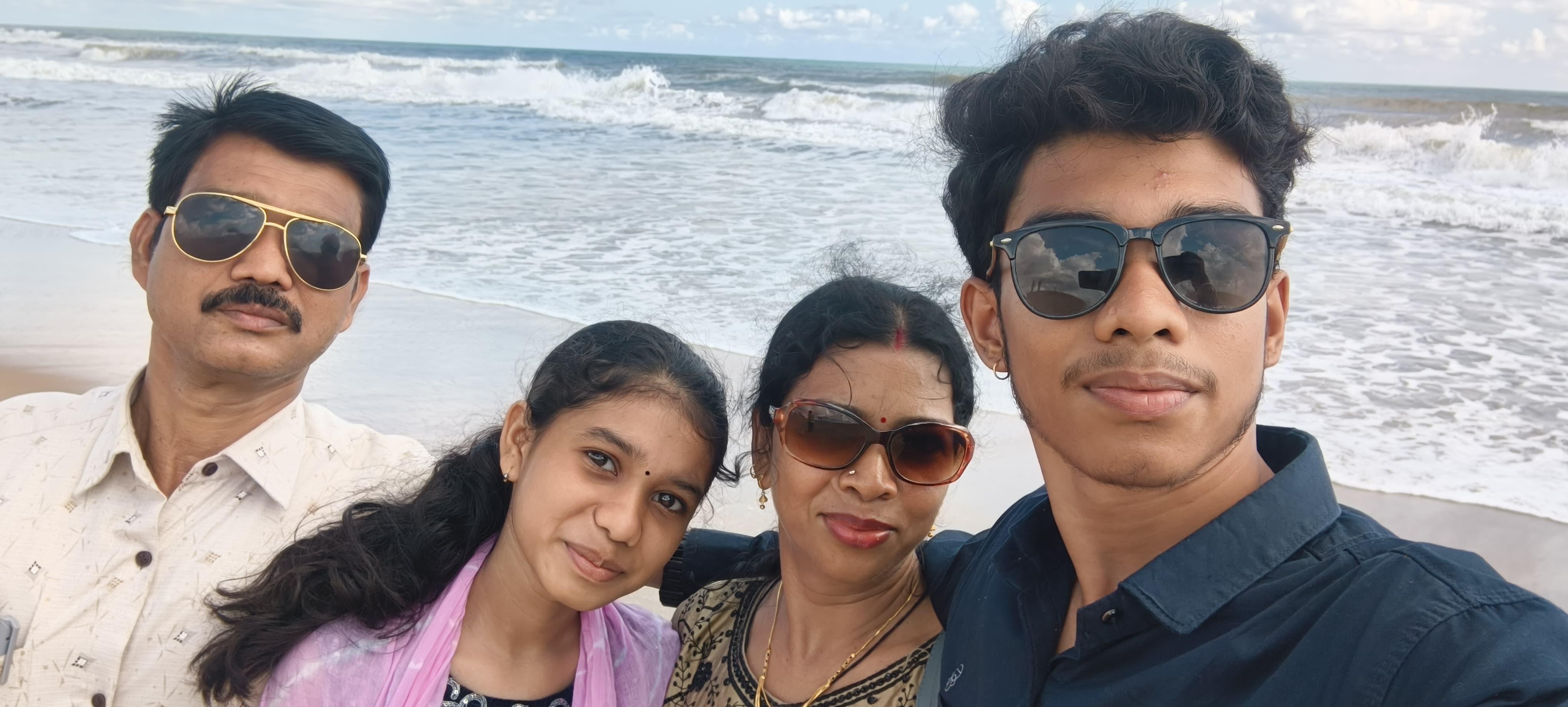 Yuvraj Soni (extreme right) during a trip with his parents and sister