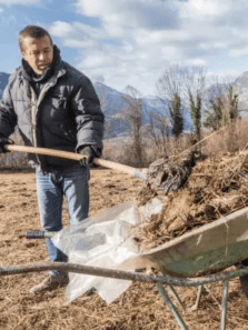 Animals that are attracted to cow dung