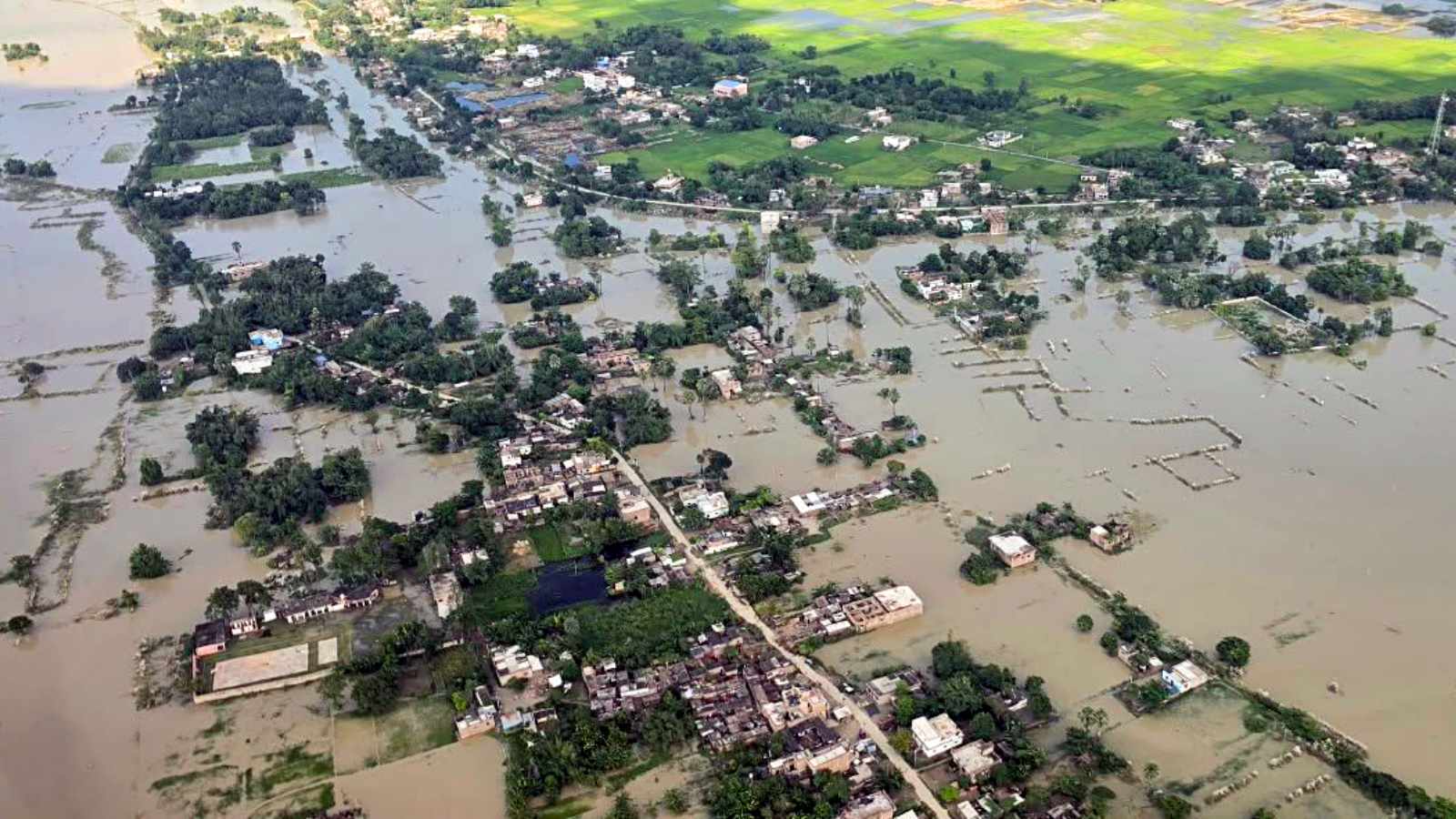 Flood threat in several Bihar, UP districts as Nepal rains trigger breach in Gandak embankment