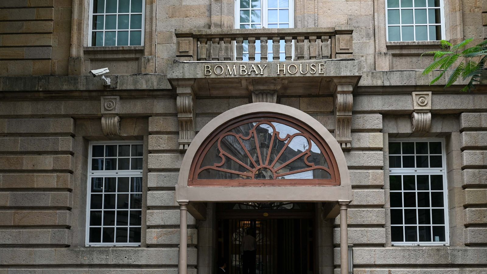 RBI rejects Tata Sons plea to remain private, directs the firm to go public RBI rejects Tata Sons plea to remain private, directs the firm to go public