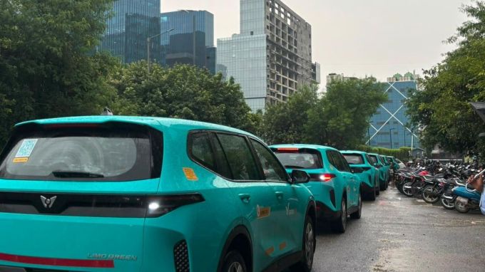 Cars line up outside the basement parking area of Urbtech Trade Centre in Noida's Sector 132, waiting to charge their vehicles. (Express Photo by Drishti Jain)