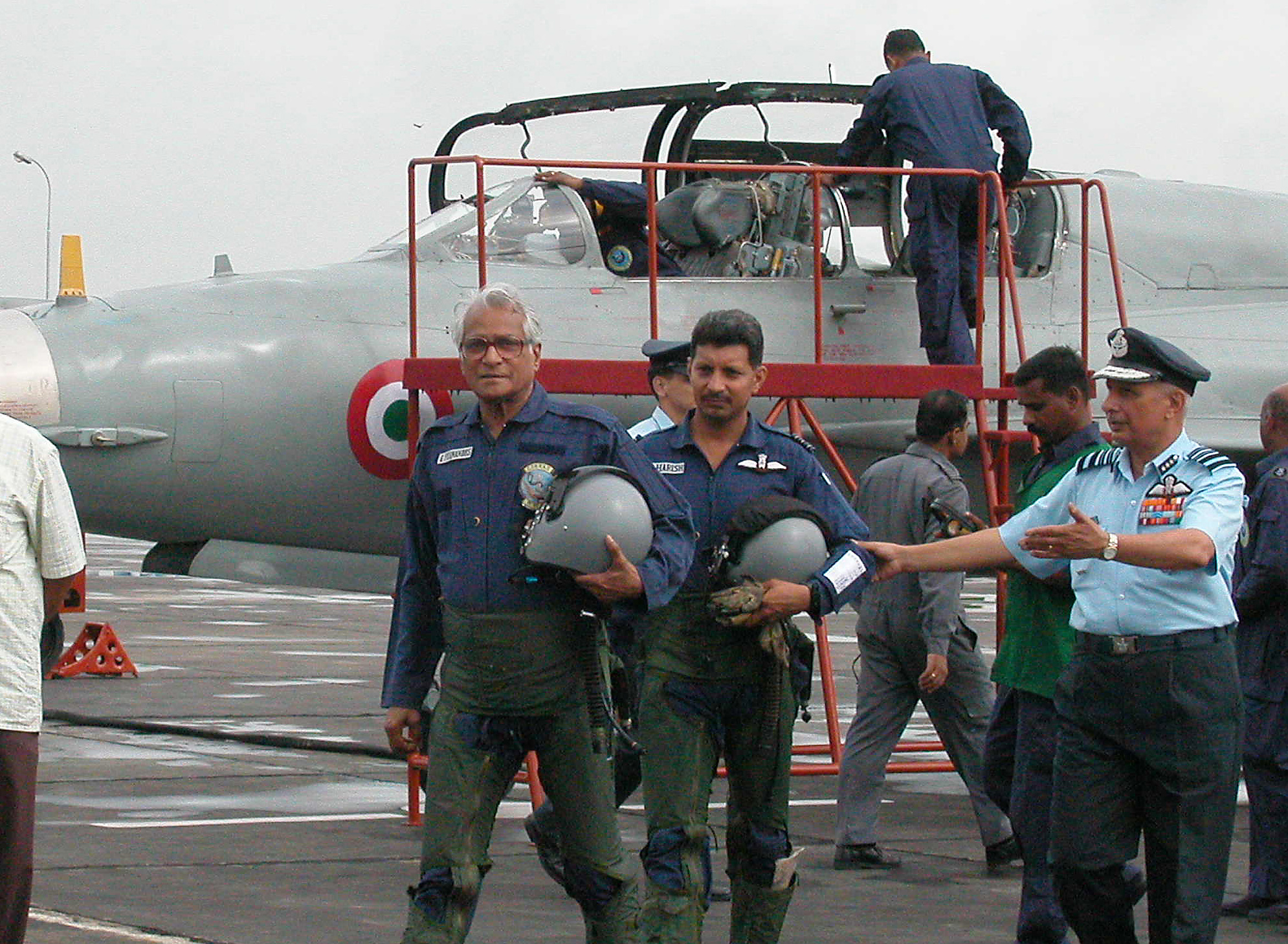 George Fernandes (left), then defence minister, during a historic sortie in an Indian Air Force MiG-21 fighter jet in August 2003 (Express photo)