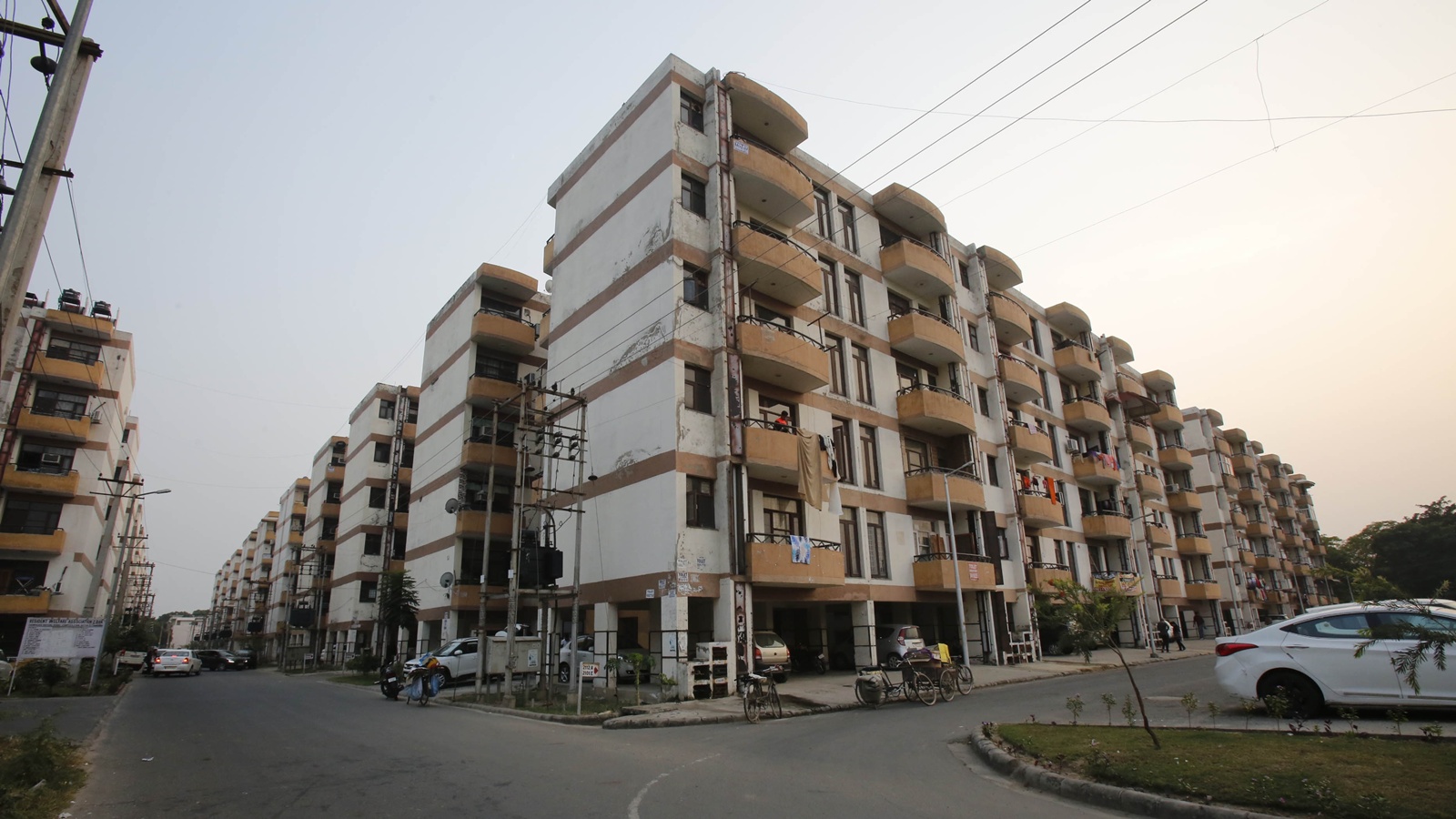 Two Chandigarh Housing Board Flats Sold for Rs 3.81 Crore in Auction; Others Unsold