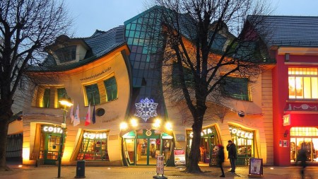 Crooked house